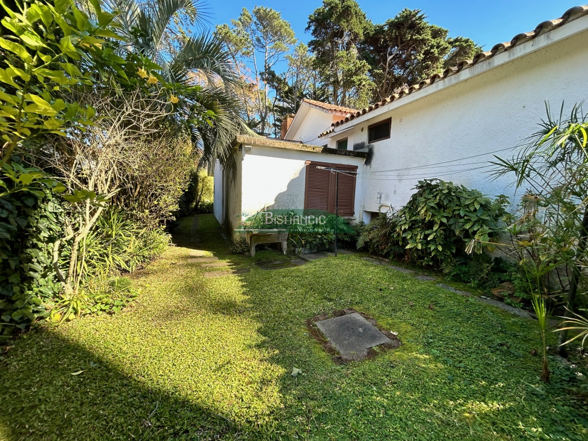 Casa ID.2863 - San Rafael , chalé sólida construcción de Clerc y Guerra, de 3 dorm 2 baños, serv,c baño, garaje, 830 m2 terreno, calef. Precio de venta US$ 350.000