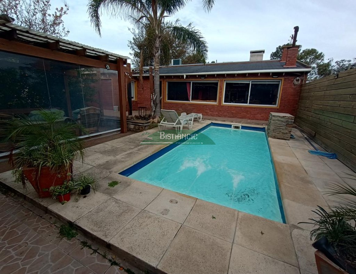 Casa ID.2849 - Chalé 4 dorm 3 baños calefacción piscina muy completa, ideal todo el año . Venta US$ 435.000