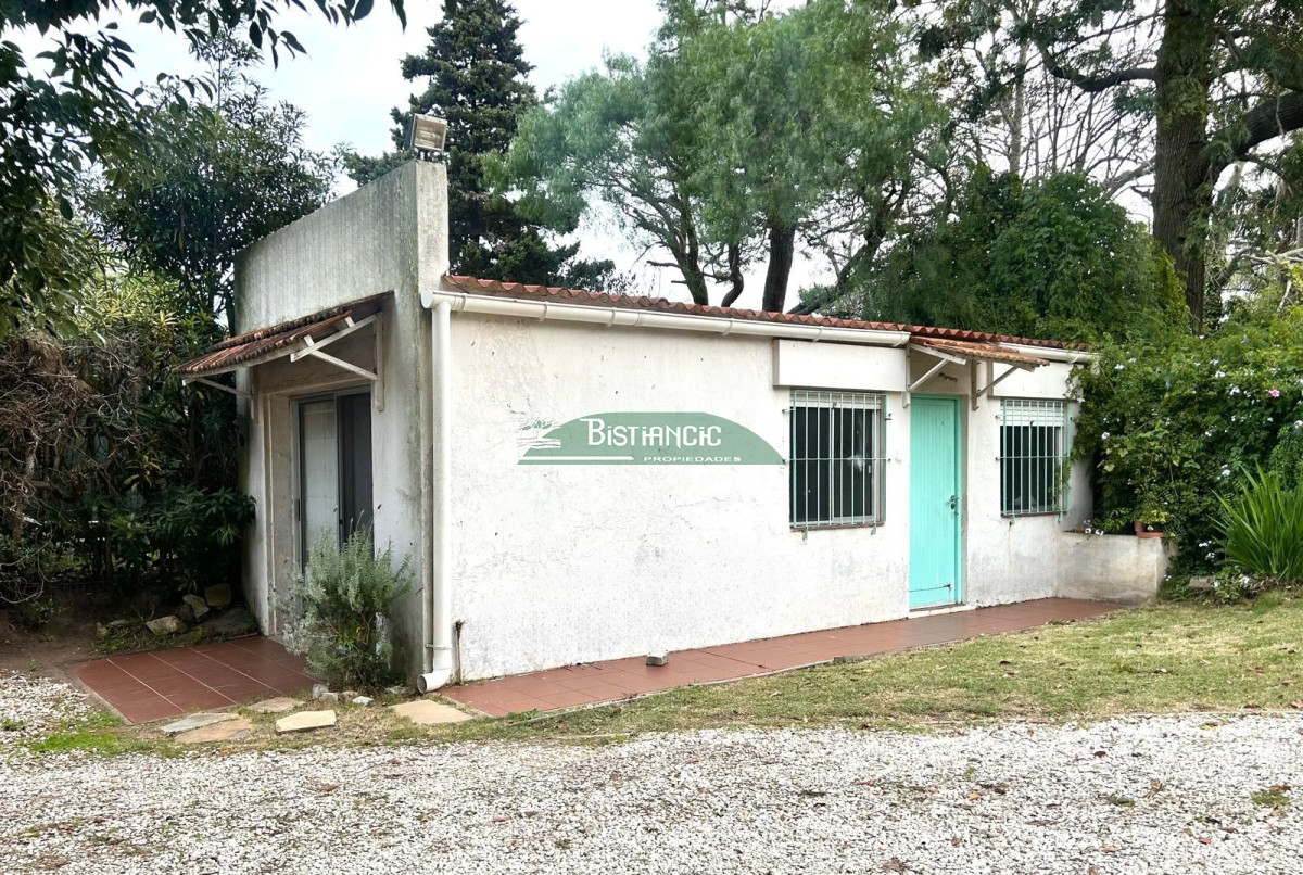 Casa ID.2941 - Pinares cerca del mar Chalé tradicional 1000m2 terreno y 350m2 construidos, 4 dorm 3 baños mas depto externo. Venta US$ 470.000