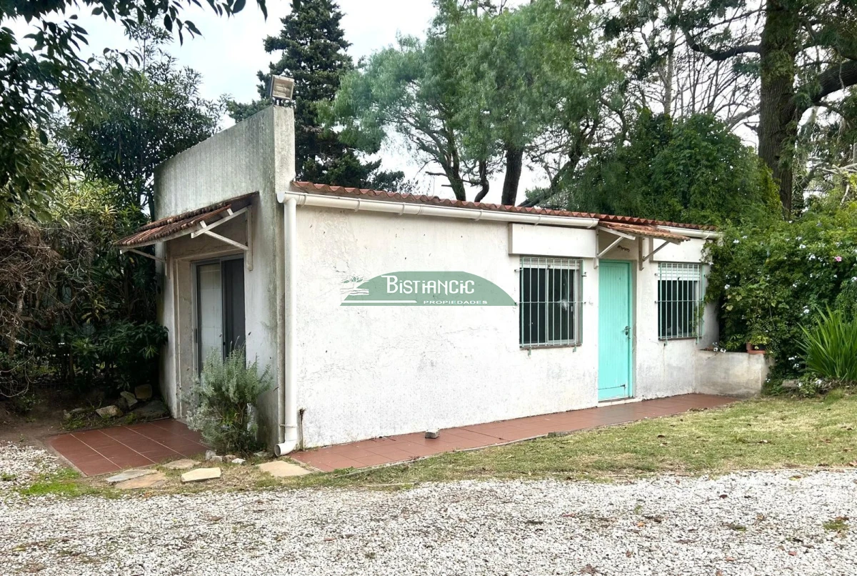 Casa ID.2941 - Pinares cerca del mar Chalé tradicional 1000m2 terreno y 350m2 construidos, 4 dorm 3 baños mas depto externo. Venta US$ 470.000