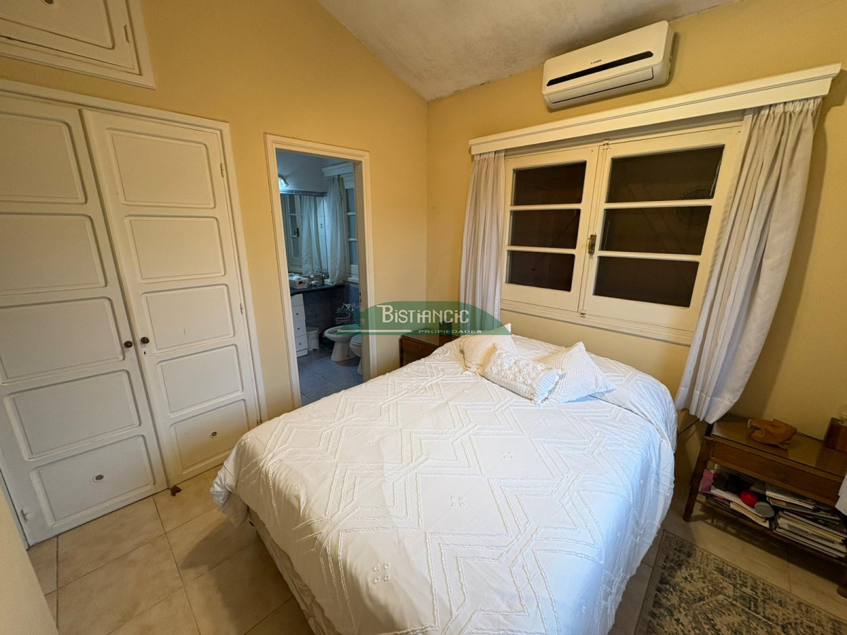 Casa ID.2941 - Pinares cerca del mar Chalé tradicional 1000m2 terreno y 350m2 construidos, 4 dorm 3 baños mas depto externo. Venta US$ 470.000