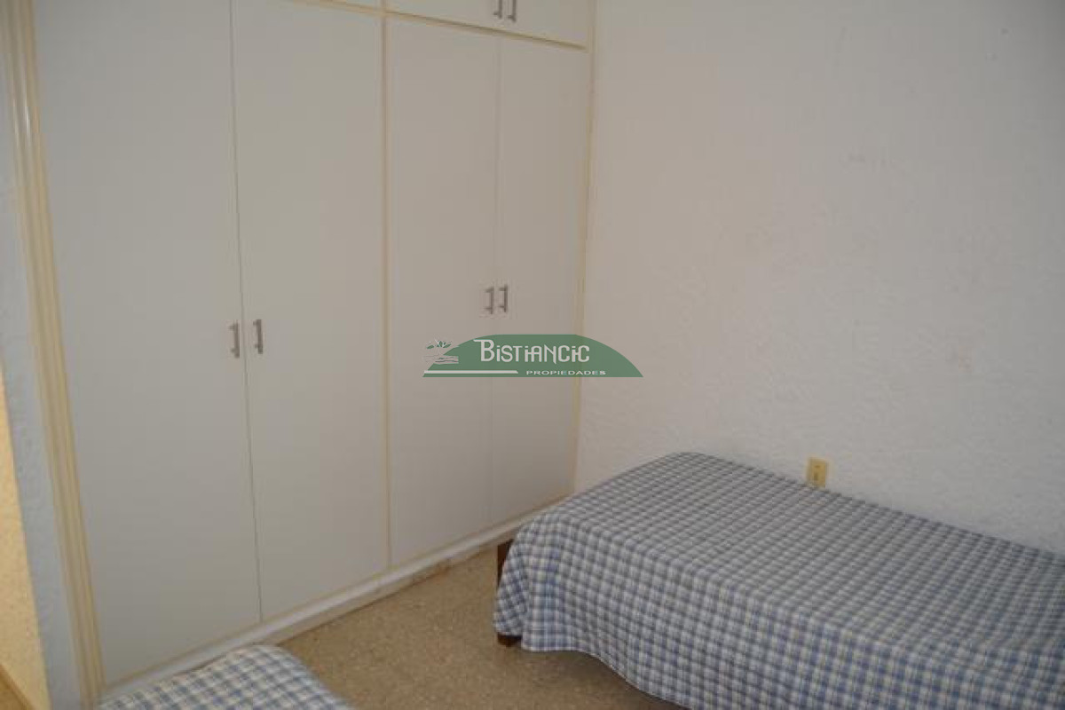 Casa ID.3019 - Pinares Chalé tradicional 3 dorm 2 baños + servicio, 718 m2 jardín, cerca de todo. Venta US$ 268.000.