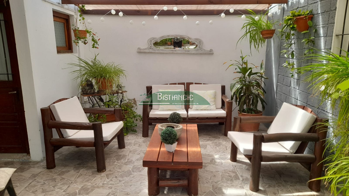 Casa ID.2952 - Casa en Maldonado, 3 dorm 2 baños , nueva con 2 deptos alquilados (buena renta). Todo impecable. Venta US$ 220.000. 
