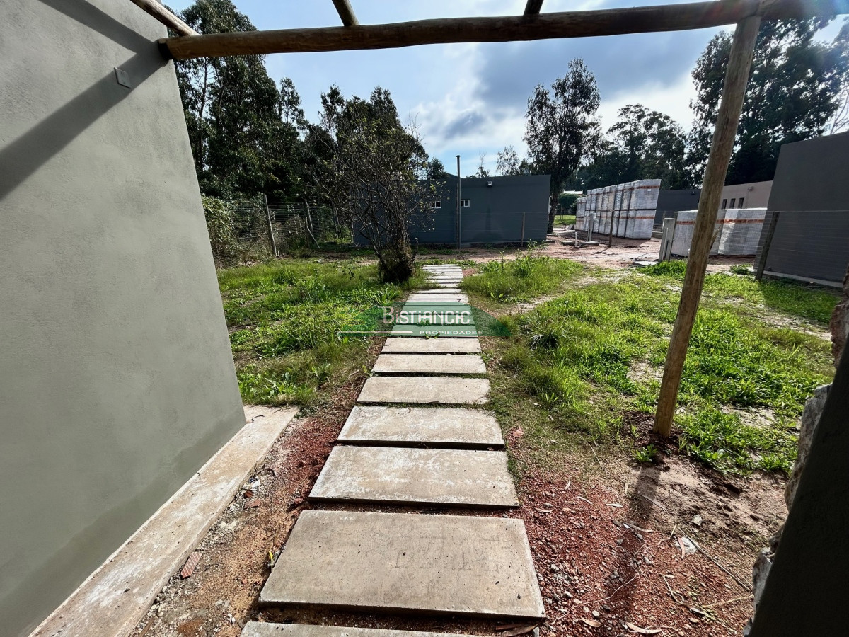 Casa ID.2275 - Casa a estrenar en barrio privado, construcción tradicional, 2 dorm 2 baños 370 m2 de terreno  US$170.000. financiación