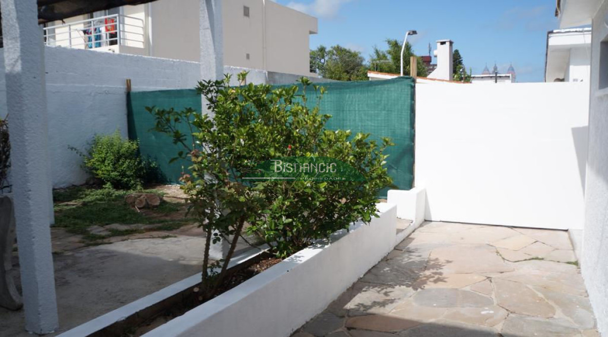 Casa ID.2685 - Casa en alquiler anual en el centro de Maldonado.
