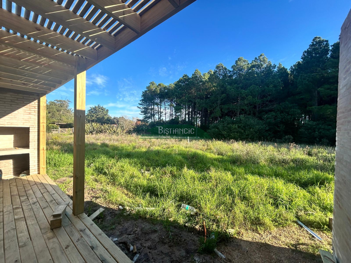 Casa ID.2958 - Casa a estrenar en Pinares , 3 dorm, 2 baños ( 1 en suite), salida con parrillero y pergola. 