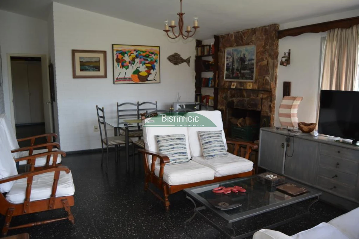 Casa ID.2703 - Chalé en Las Delicias , próximo al mar, 3 dorm 2 baños, tejas y ladrillos. Venta US$ 310.000