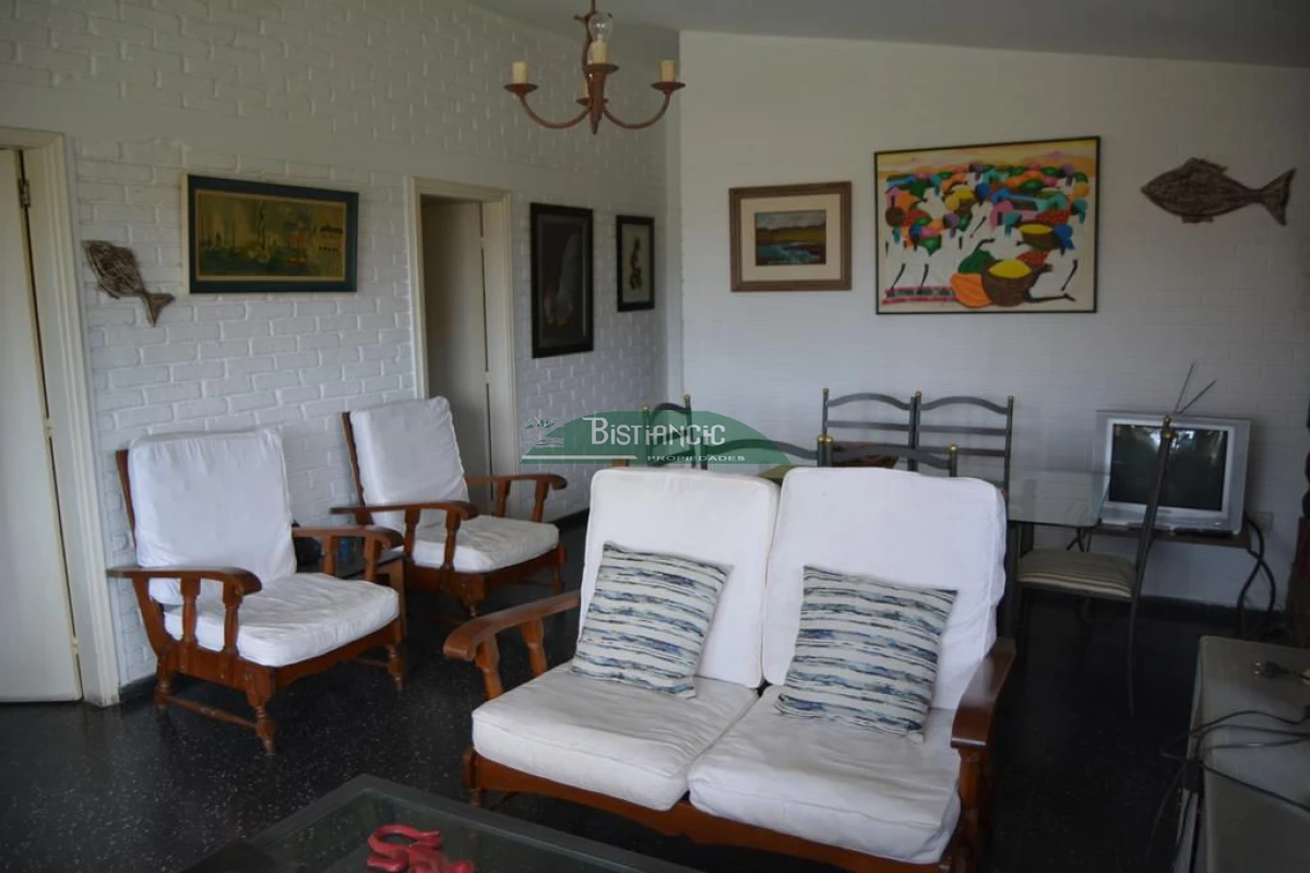Casa ID.2703 - Chalé en Las Delicias , próximo al mar, 3 dorm 2 baños, tejas y ladrillos. Venta US$ 310.000