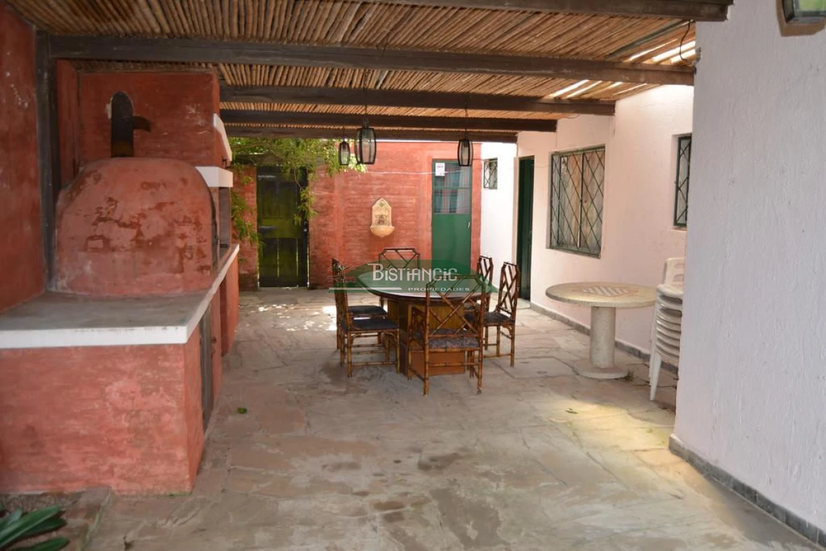 Casa ID.2703 - Chalé en Las Delicias , próximo al mar, 3 dorm 2 baños, tejas y ladrillos. Venta US$ 310.000