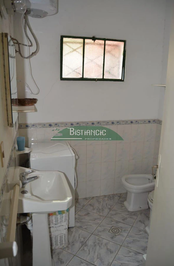 Casa ID.2703 - Chalé en Las Delicias , próximo al mar, 3 dorm 2 baños, tejas y ladrillos. Venta US$ 310.000