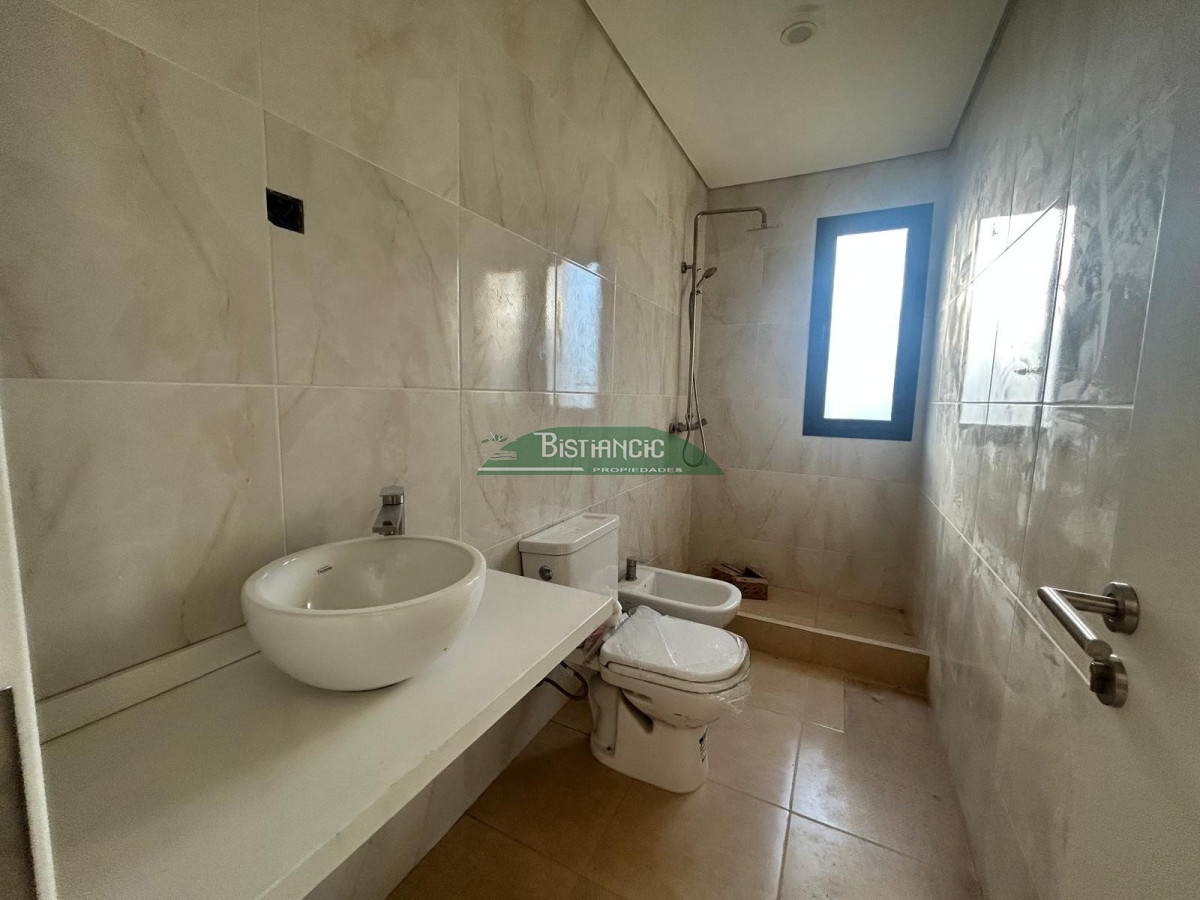 Casa ID.2958 - Casa a estrenar en Pinares , 3 dorm, 2 baños ( 1 en suite), salida con parrillero y pergola. 
