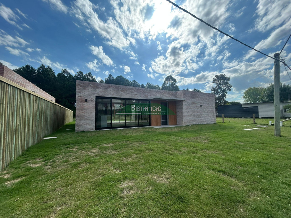 Casa ID.2958 - Casa a estrenar en Pinares , 3 dorm, 2 baños ( 1 en suite), salida con parrillero y pergola. 