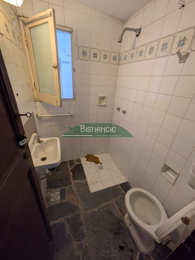 Casa ID.3043 - Hermoso chalet sobre camino la laguna. 3 dorm, 1 baño, barbacoa con baño y deposito. Patio y Estacionamiento. 