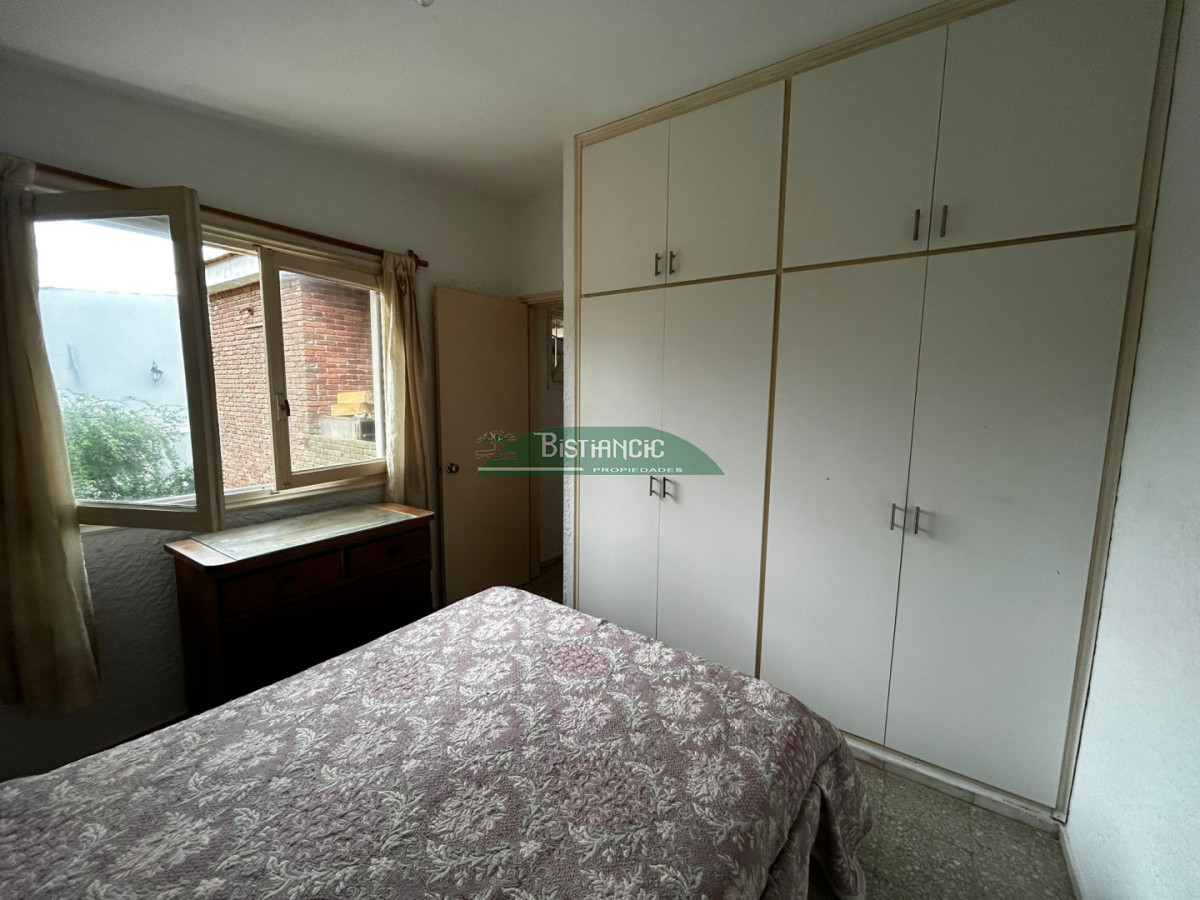 Casa ID.3019 - Pinares Chalé tradicional 3 dorm 2 baños + servicio, 718 m2 jardín, cerca de todo. Venta US$ 310.000.