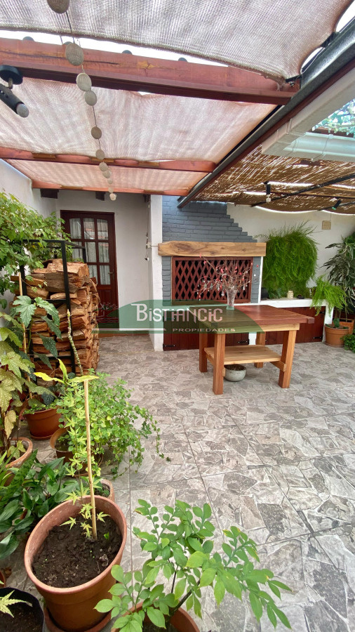 Casa ID.2952 - Casa en Maldonado, 3 dorm 2 baños , nueva con 2 deptos alquilados (buena renta). Todo impecable. Venta US$ 220.000. 