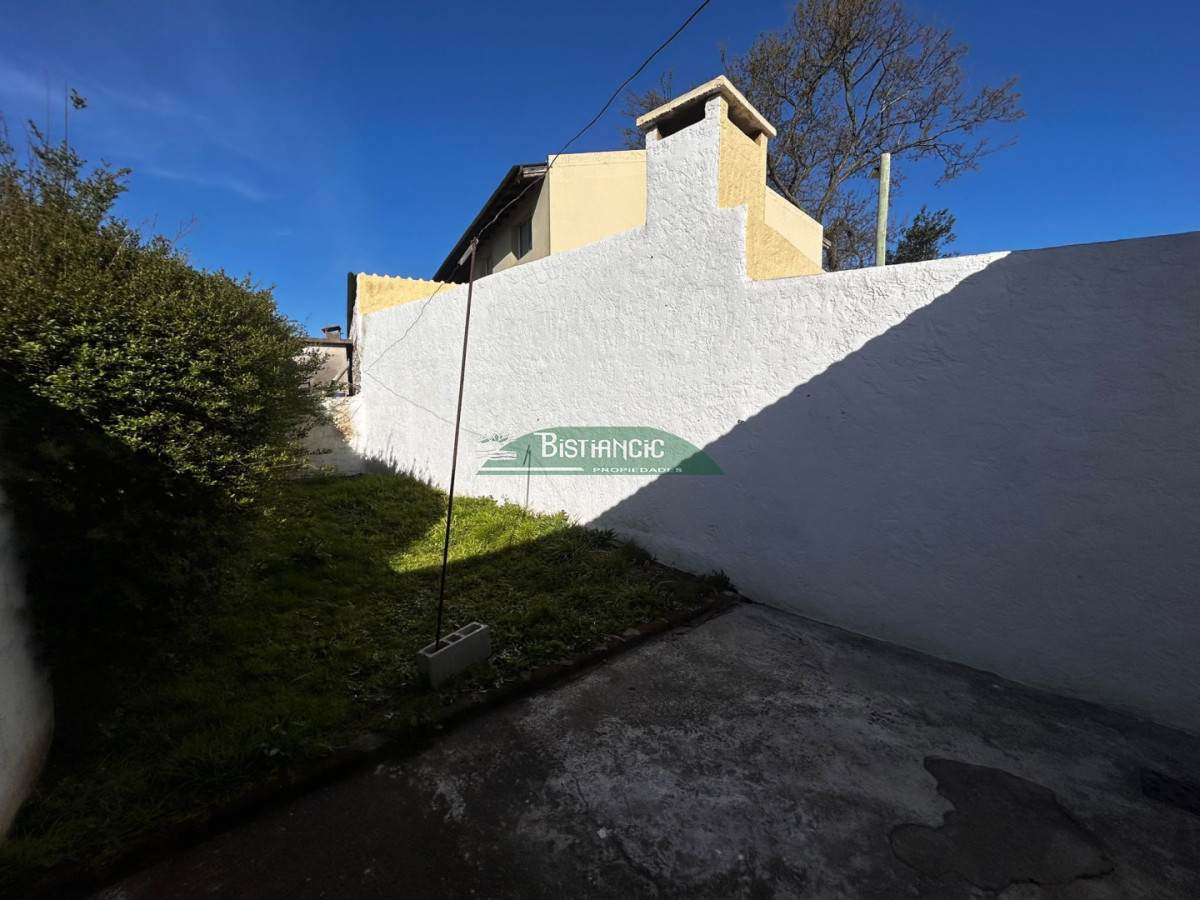 Casa ID.2896 - Apto tipo casita en alquiler anual, 1 dormitorio, con patio. 