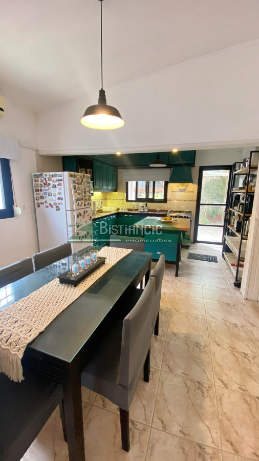 Casa ID.2952 - Casa en Maldonado, 3 dorm 2 baños , nueva con 2 deptos alquilados (buena renta). Todo impecable. Venta US$ 220.000. 