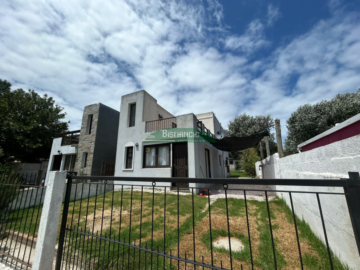 Casa ID.3030 - Alquiler de temporada o Anual - Casa en Lausana. de 3 dorm, 2 baños, con terraza , patio y estacionamiento.