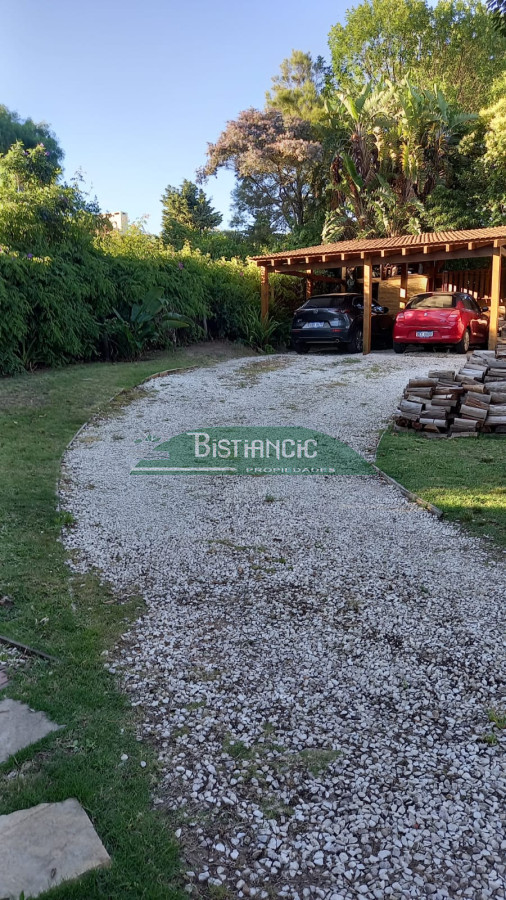 Casa ID.2941 - Pinares cerca del mar Chalé tradicional 1000m2 terreno y 350m2 construidos, 5 dorm 3 baños mas depto externo. Venta US$ 470.000