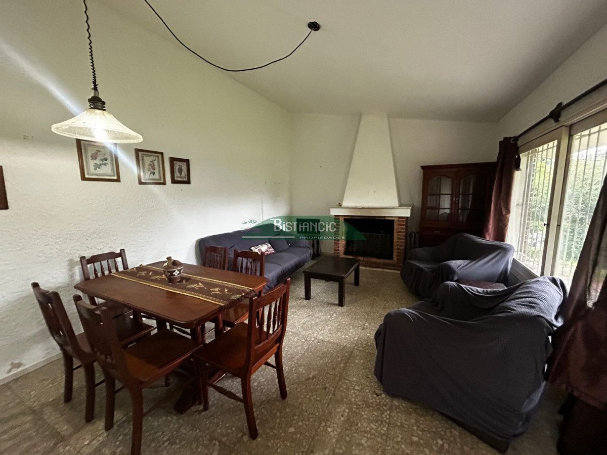 Casa ID.3019 - Pinares Chalé tradicional 3 dorm 2 baños + servicio, 718 m2 jardín, cerca de todo. Venta US$ 310.000.