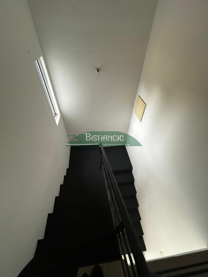 Casa ID.2572 - Alquiler Anual. Duplex en Cno. Lussich de 2 dorm, con patio y estacionamiento