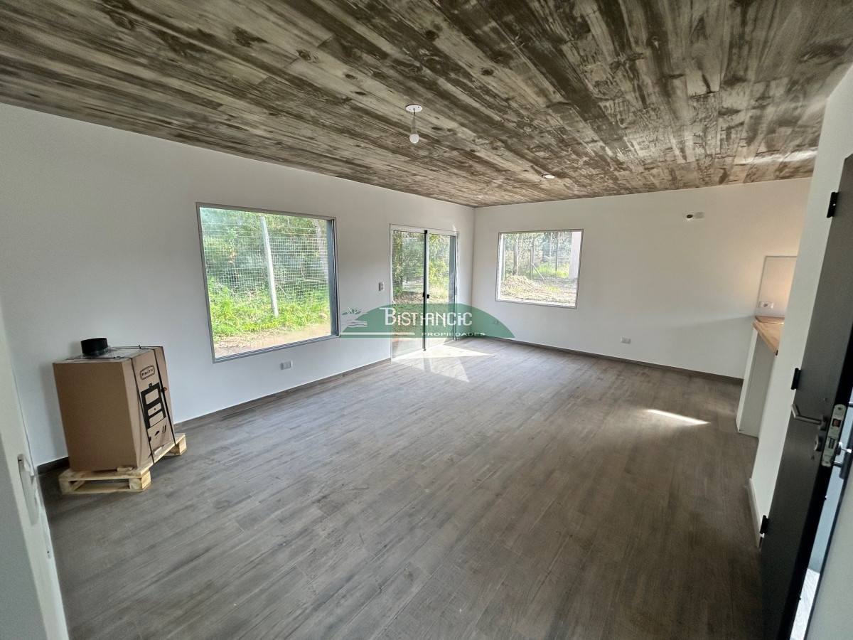 Casa ID.2275 - Casa a estrenar en barrio privado, construcción tradicional, 2 dorm 2 baños 370 m2 de terreno  US$170.000. financiación