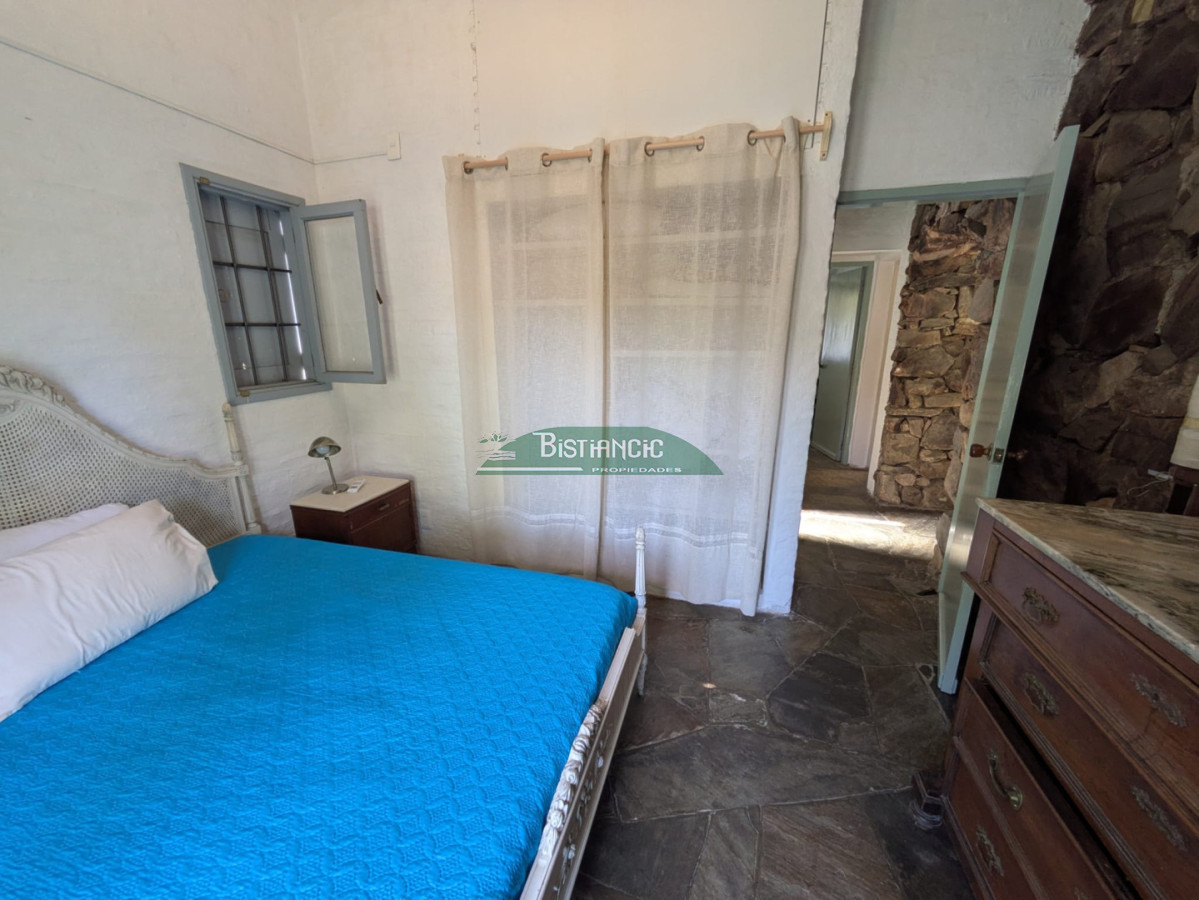 Casa ID.3043 - Hermoso chalet sobre camino la laguna. 3 dorm, 1 baño, barbacoa con baño y deposito. Patio y Estacionamiento. 