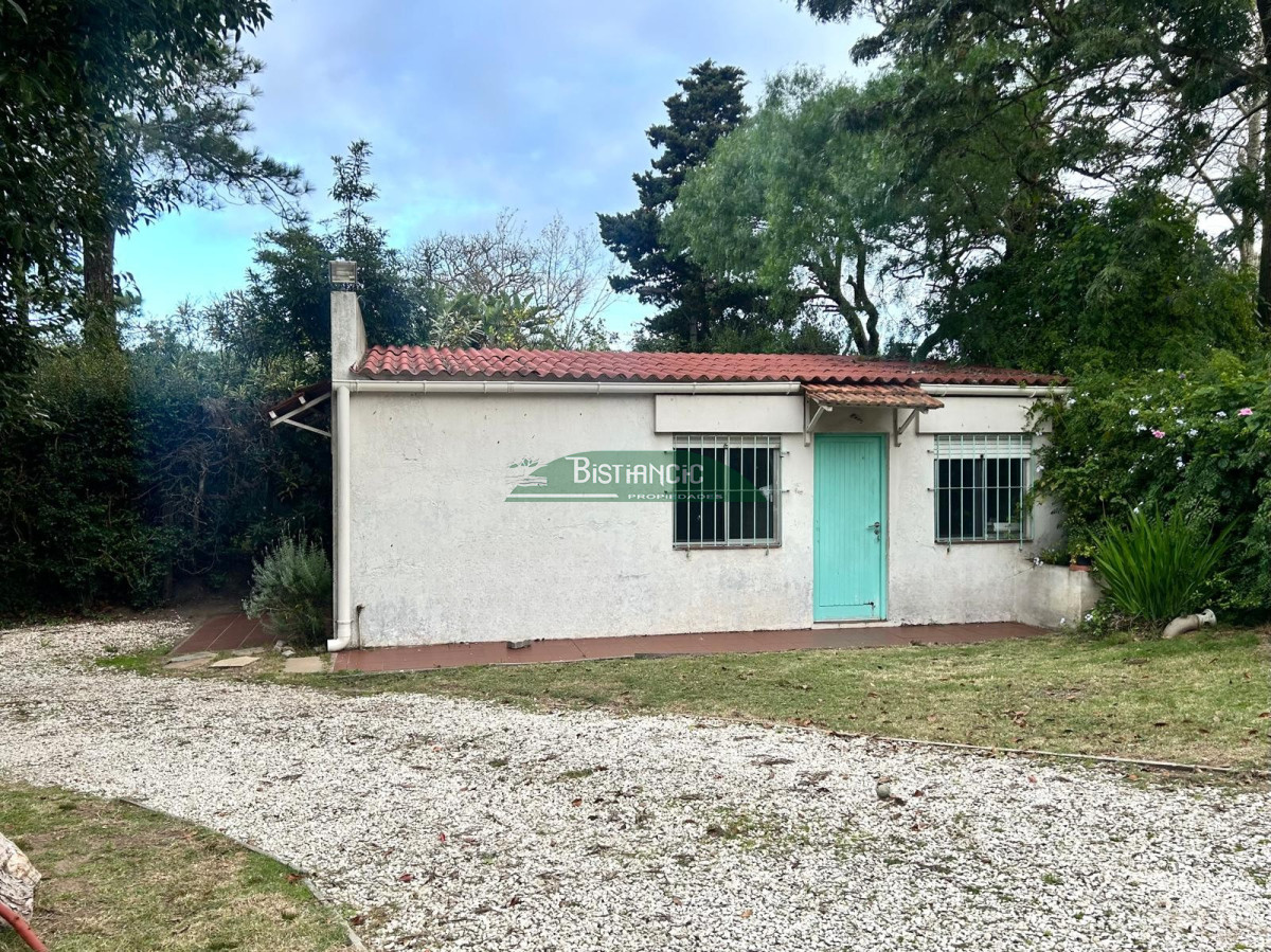 Casa ID.2941 - Pinares cerca del mar Chalé tradicional 1000m2 terreno y 350m2 construidos, 4 dorm 3 baños mas depto externo. Venta US$ 470.000