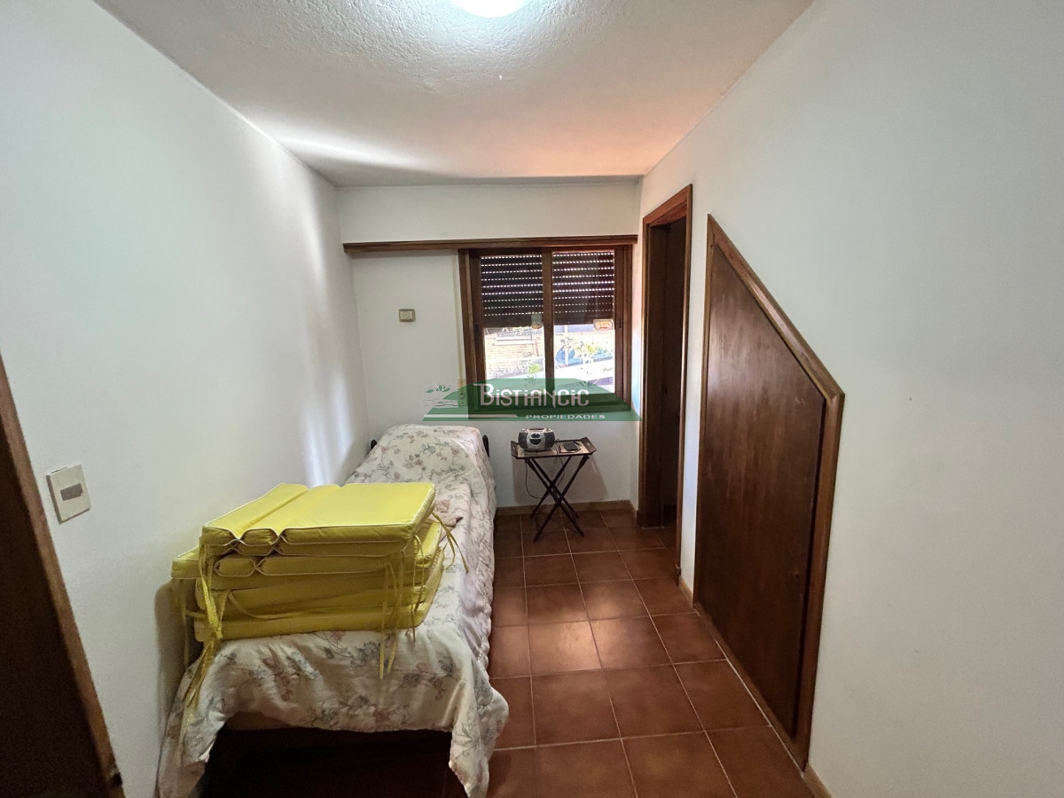 Casa ID.1003 - Chalé Paradas Mansa, 5 dormitorios 4 baños, amplio y luminoso, construcción de calidad, 1000m2 de tierra y 400 m2 edificados. Venta US$ 740.000.