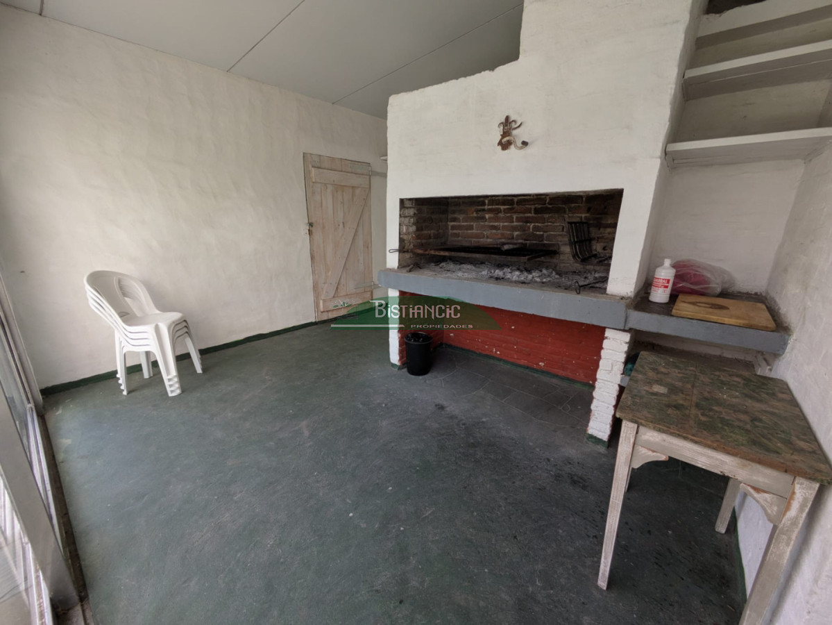 Casa ID.3043 - Hermoso chalet sobre camino la laguna. 3 dorm, 1 baño, barbacoa con baño y deposito. Patio y Estacionamiento. 