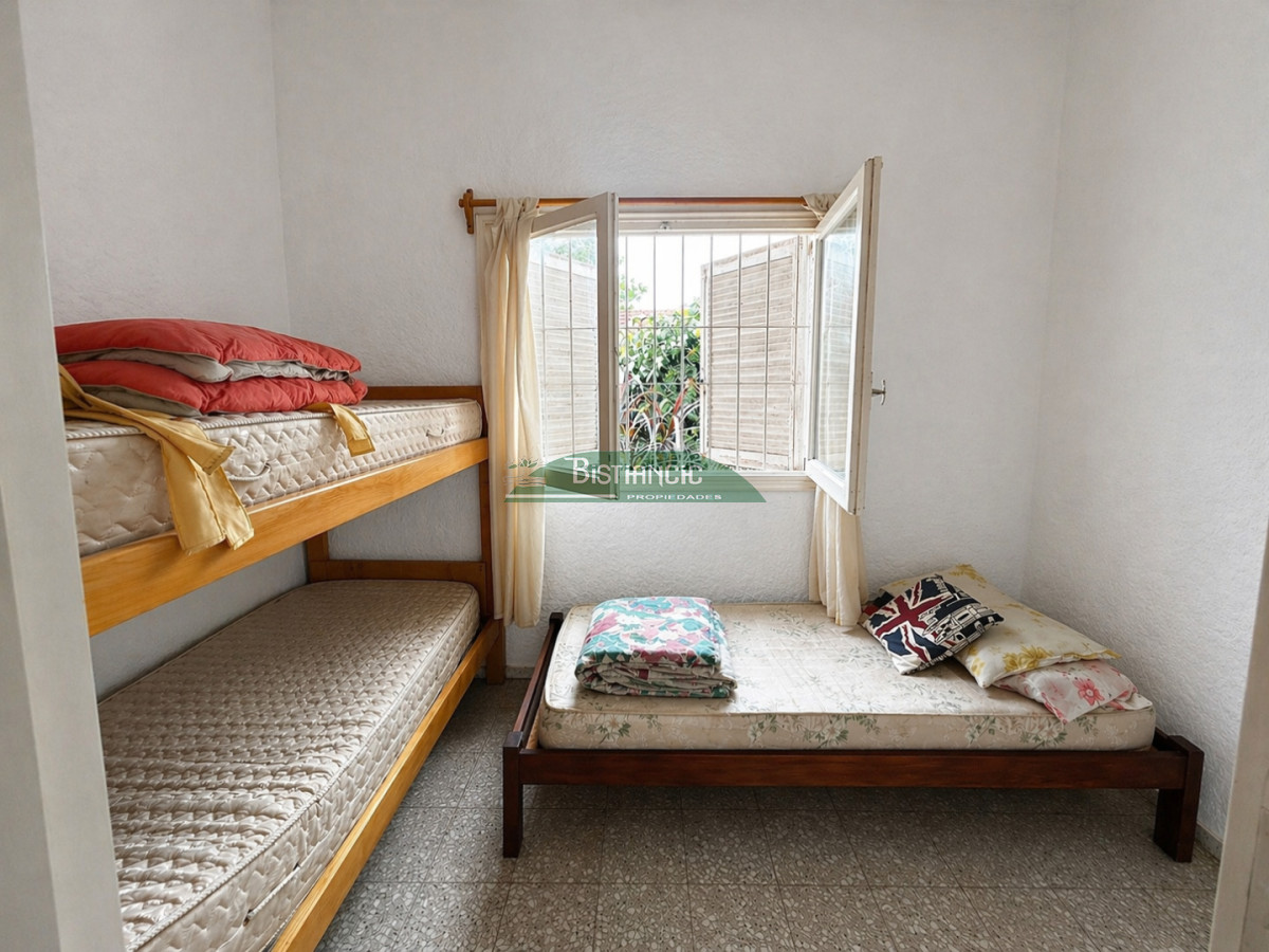 Casa ID.3019 - Pinares Chalé tradicional 3 dorm 2 baños + servicio, 718 m2 jardín, cerca de todo. Venta US$ 310.000.