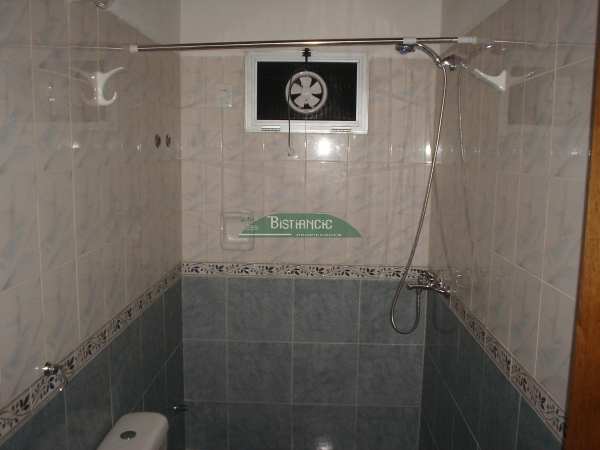 Casa ID.2952 - Casa en Maldonado, 3 dorm 2 baños , nueva con 2 deptos alquilados (buena renta). Todo impecable. Venta US$ 220.000. 