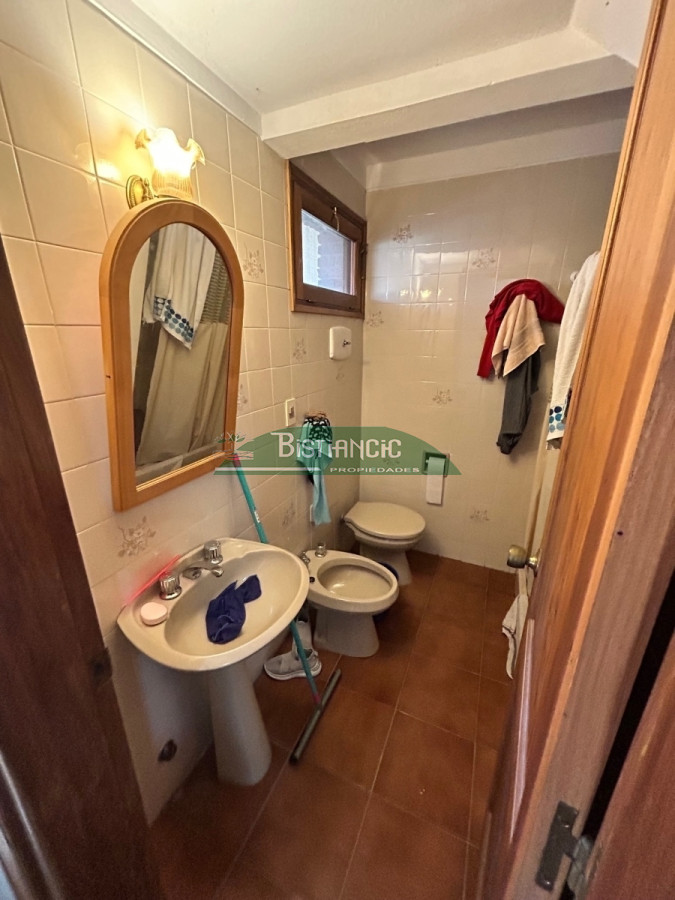 Casa ID.1003 - Chalé Paradas Mansa, 5 dormitorios 4 baños, amplio y luminoso, construcción de calidad, 1000m2 de tierra y 400 m2 edificados. Venta US$ 740.000.