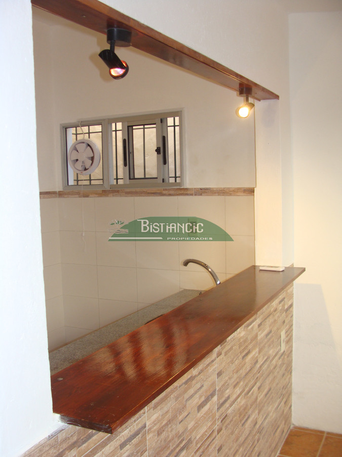 Casa ID.2952 - Casa en Maldonado, 3 dorm 2 baños , nueva con 2 deptos alquilados (buena renta). Todo impecable. Venta US$ 220.000. 