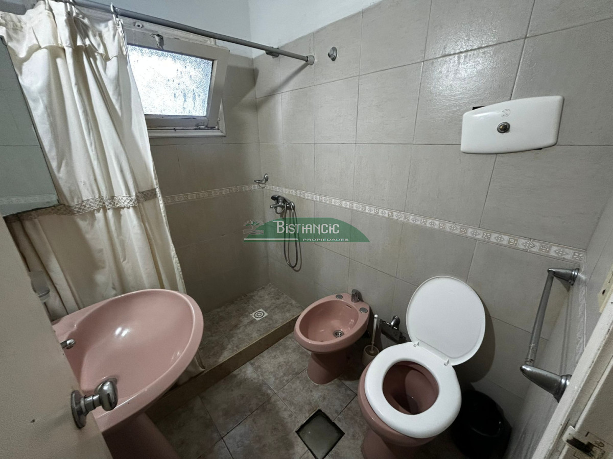 Casa ID.3019 - Pinares Chalé tradicional 3 dorm 2 baños + servicio, 718 m2 jardín, cerca de todo. Venta US$ 310.000.