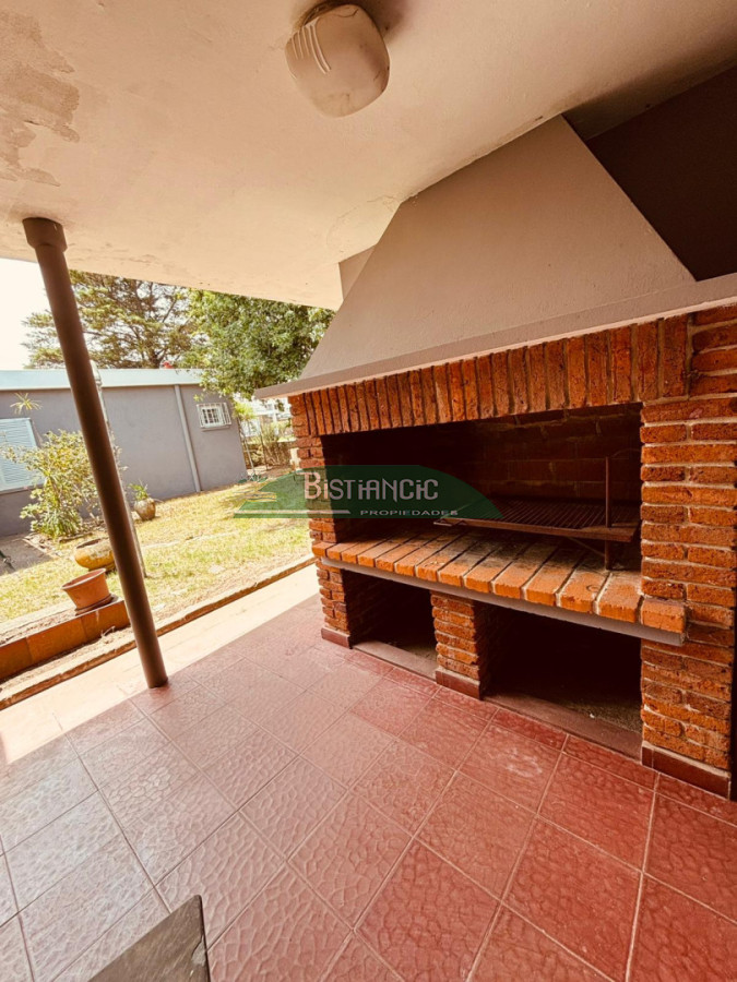 Casa ID.3018 - Casa en alquiler de temporada con garaje y amplio patio - Iporá