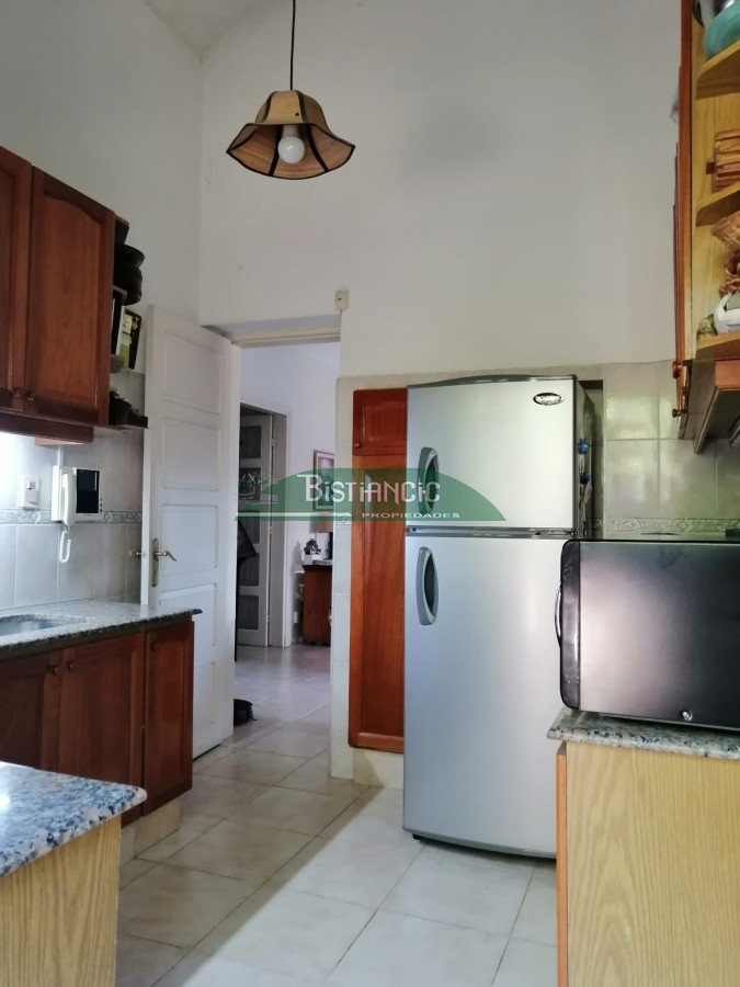 Casa ID.2941 - Pinares cerca del mar Chalé tradicional 1000m2 terreno y 350m2 construidos, 5 dorm 3 baños mas depto externo. Venta US$ 470.000