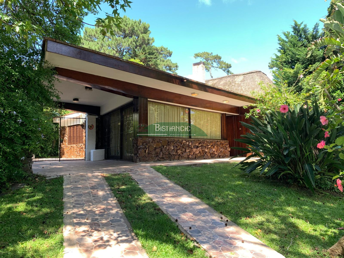 Casa ID.675 - Alquiler de temporada, Casa de 3 dormitorios, 2 baños y parrillero. 