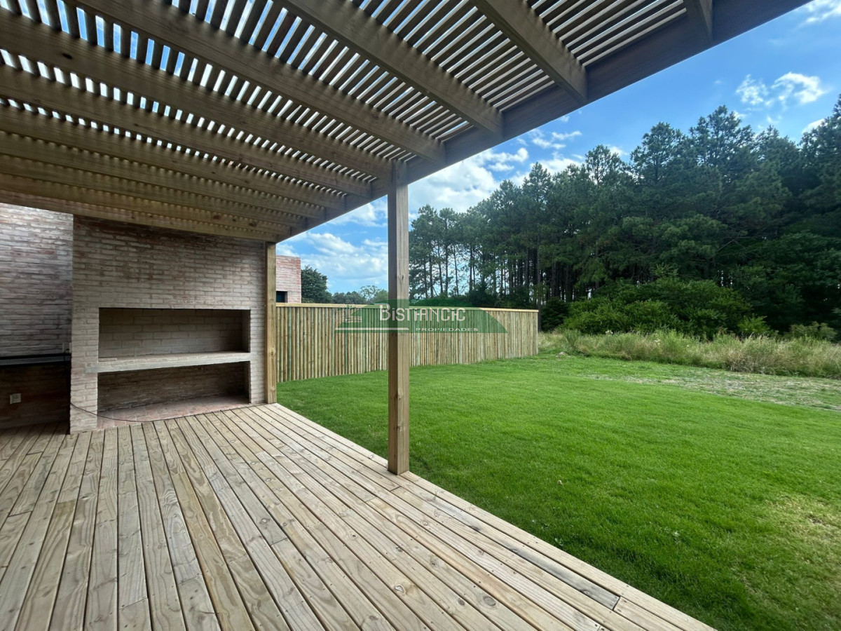 Casa ID.2958 - Casa a estrenar en Pinares , 3 dorm, 2 baños ( 1 en suite), salida con parrillero y pergola. 