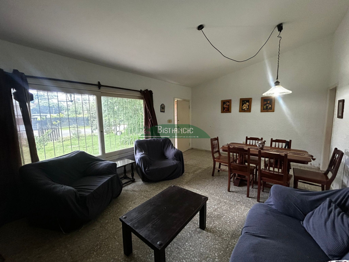 Casa ID.3019 - Pinares Chalé tradicional 3 dorm 2 baños + servicio, 718 m2 jardín, cerca de todo. Venta US$ 310.000.