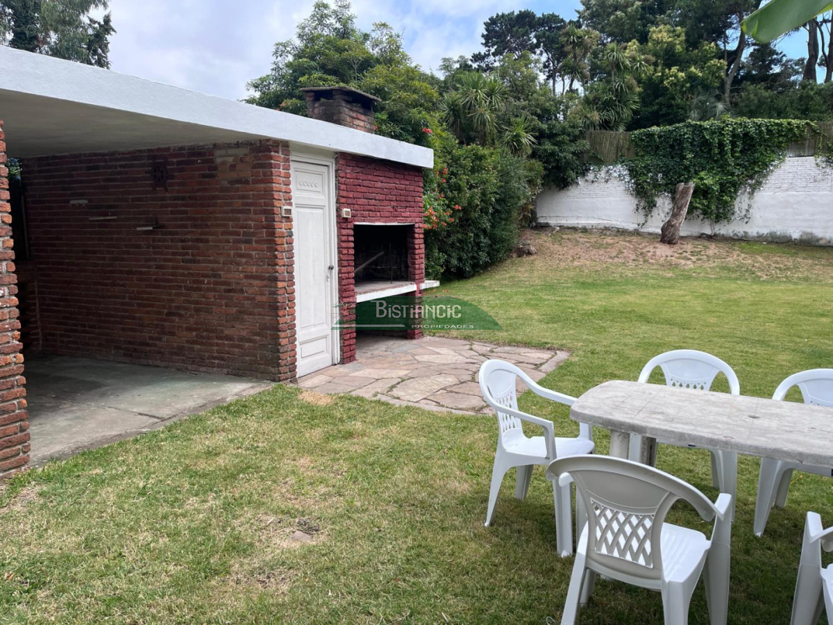 Casa ID.3023 - Hermoso chalet en alquiler de temporada, 3 dorm, con parrillero y patio.