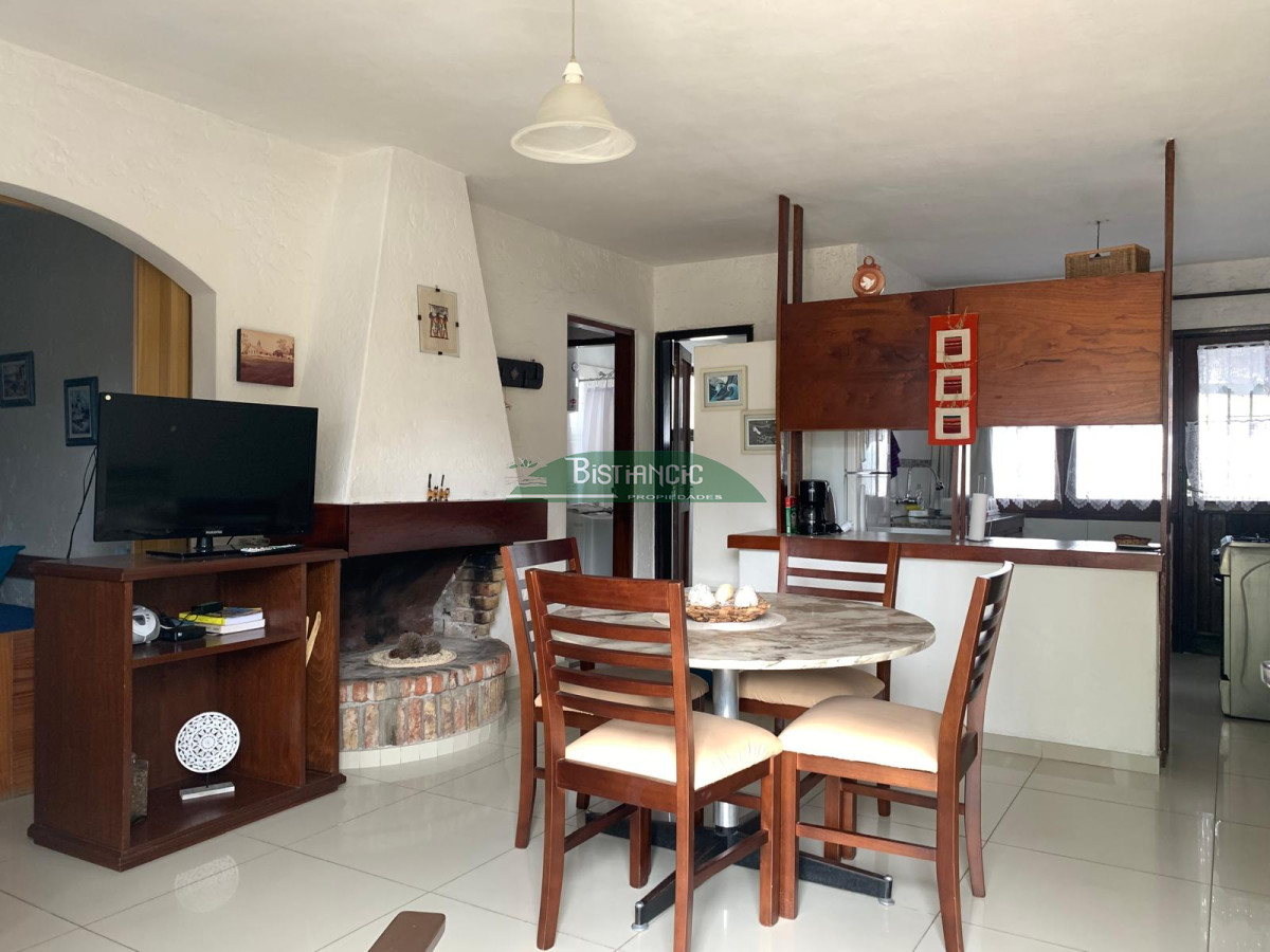 Casa ID.616 - Alquilo invernal casa 2 dorm, 1 baño, estufa y aire acond, cochera y parrillero. $24.000