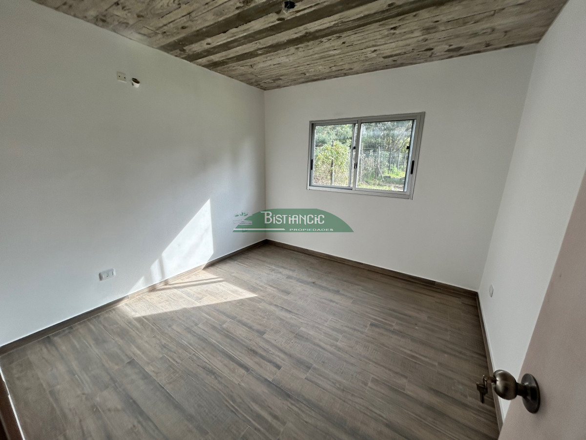 Casa ID.2275 - Casa a estrenar en barrio privado, construcción tradicional, 2 dorm 2 baños 370 m2 de terreno  US$170.000. financiación