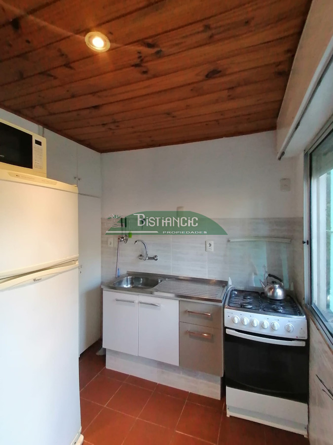 Casa ID.2941 - Pinares cerca del mar Chalé tradicional 1000m2 terreno y 350m2 construidos, 5 dorm 3 baños mas depto externo. Venta US$ 470.000