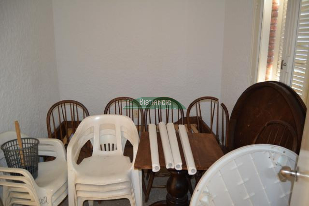 Casa ID.3019 - Pinares Chalé tradicional 3 dorm 2 baños + servicio, 718 m2 jardín, cerca de todo. Venta US$ 268.000.