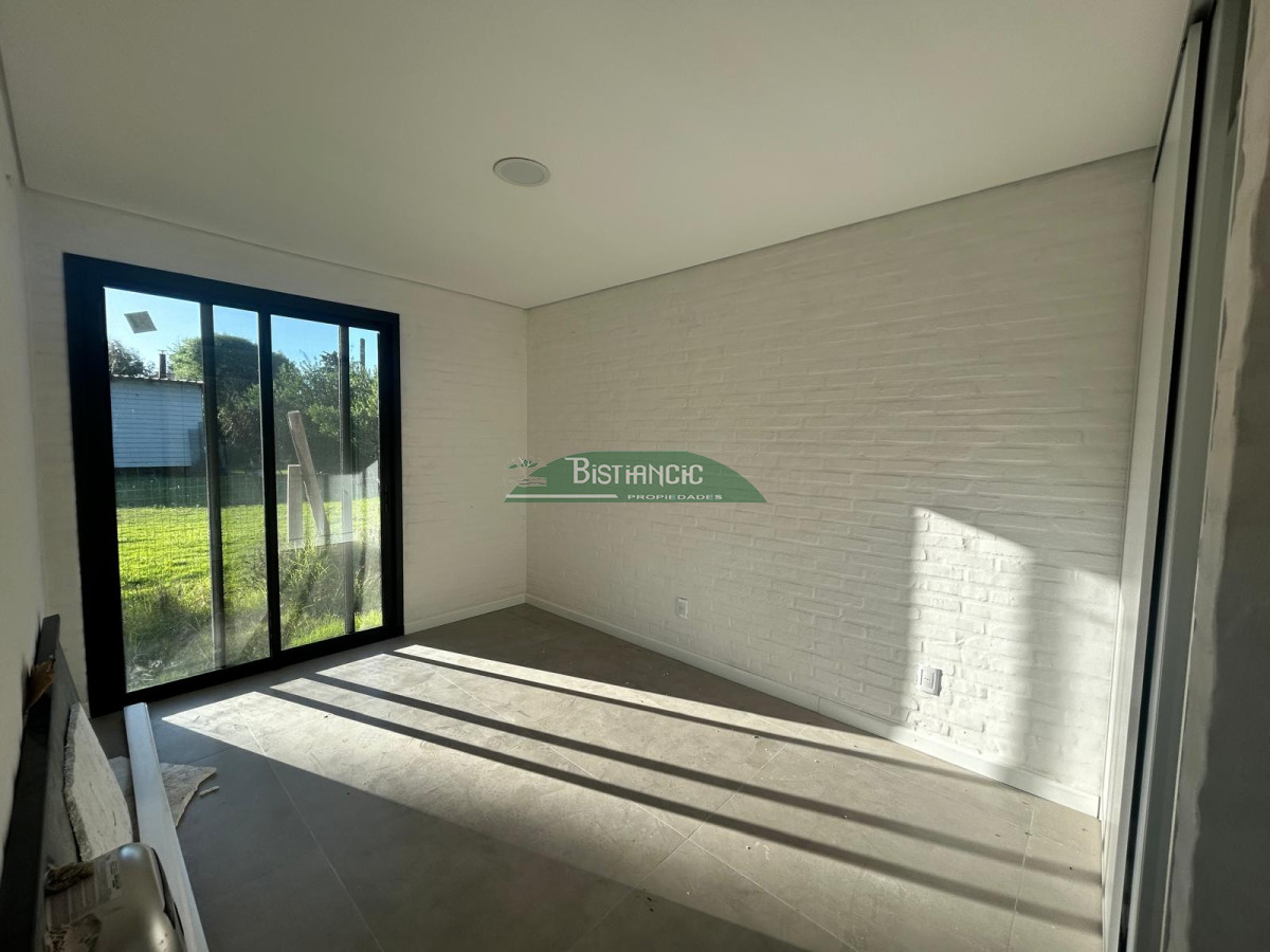 Casa ID.2958 - Casa a estrenar en Pinares , 3 dorm, 2 baños ( 1 en suite), salida con parrillero y pergola. 