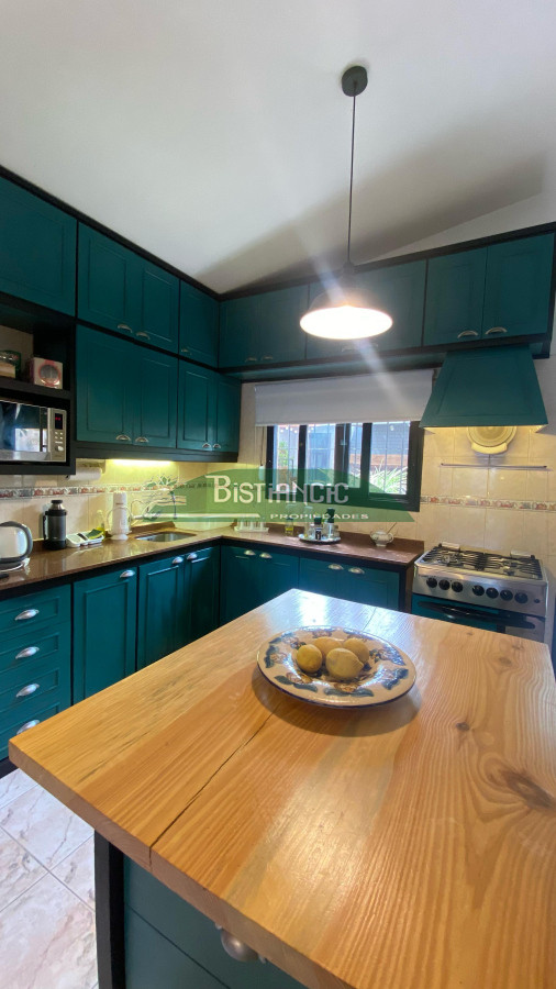 Casa ID.2952 - Casa en Maldonado, 3 dorm 2 baños , nueva con 2 deptos alquilados (buena renta). Todo impecable. Venta US$ 220.000. 