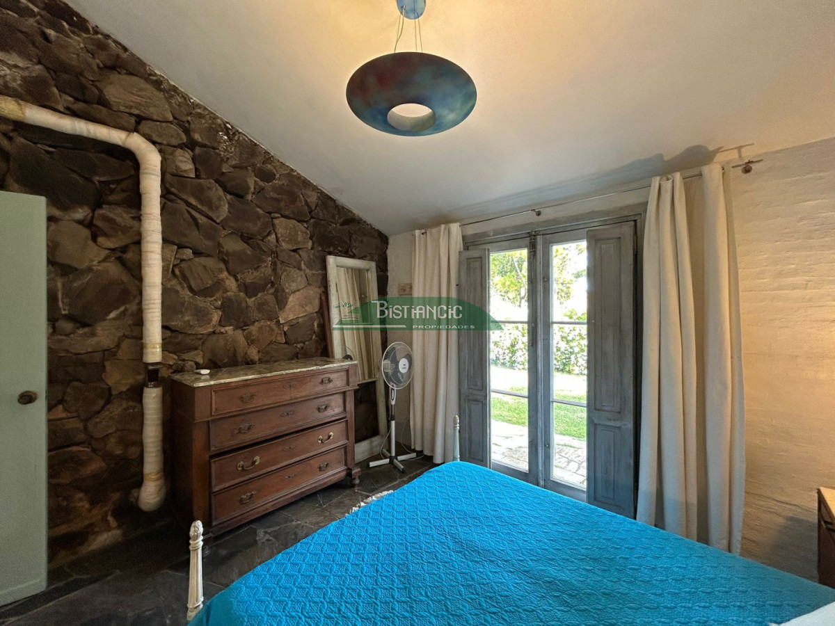 Casa ID.3043 - Hermoso chalet sobre camino la laguna. 3 dorm, 1 baño, barbacoa con baño y deposito. Patio y Estacionamiento. 