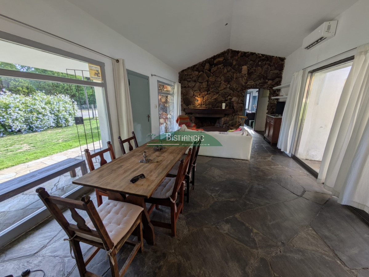 Casa ID.3043 - Hermoso chalet sobre camino la laguna. 3 dorm, 1 baño, barbacoa con baño y deposito. Patio y Estacionamiento. 