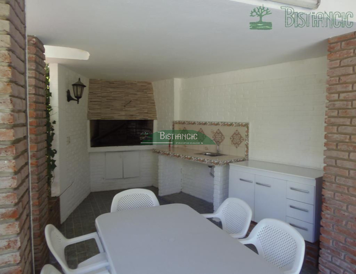 Casa ID.675 - Alquiler de temporada, Casa de 3 dormitorios, 2 baños y parrillero. 